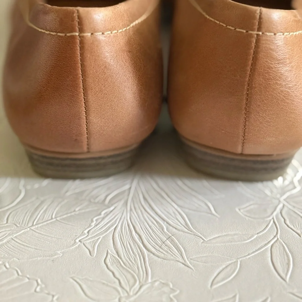 Liz Claiborne Brown Leather Loafers Classic Moccasin Style Size 6.5 Boho Classic